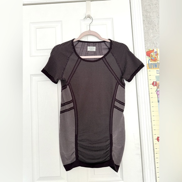 Athleta Women’s activewear top Medium - Picture 1 of 4